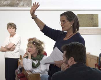 Nicola Gordon Bowe discussing the Geddes window.